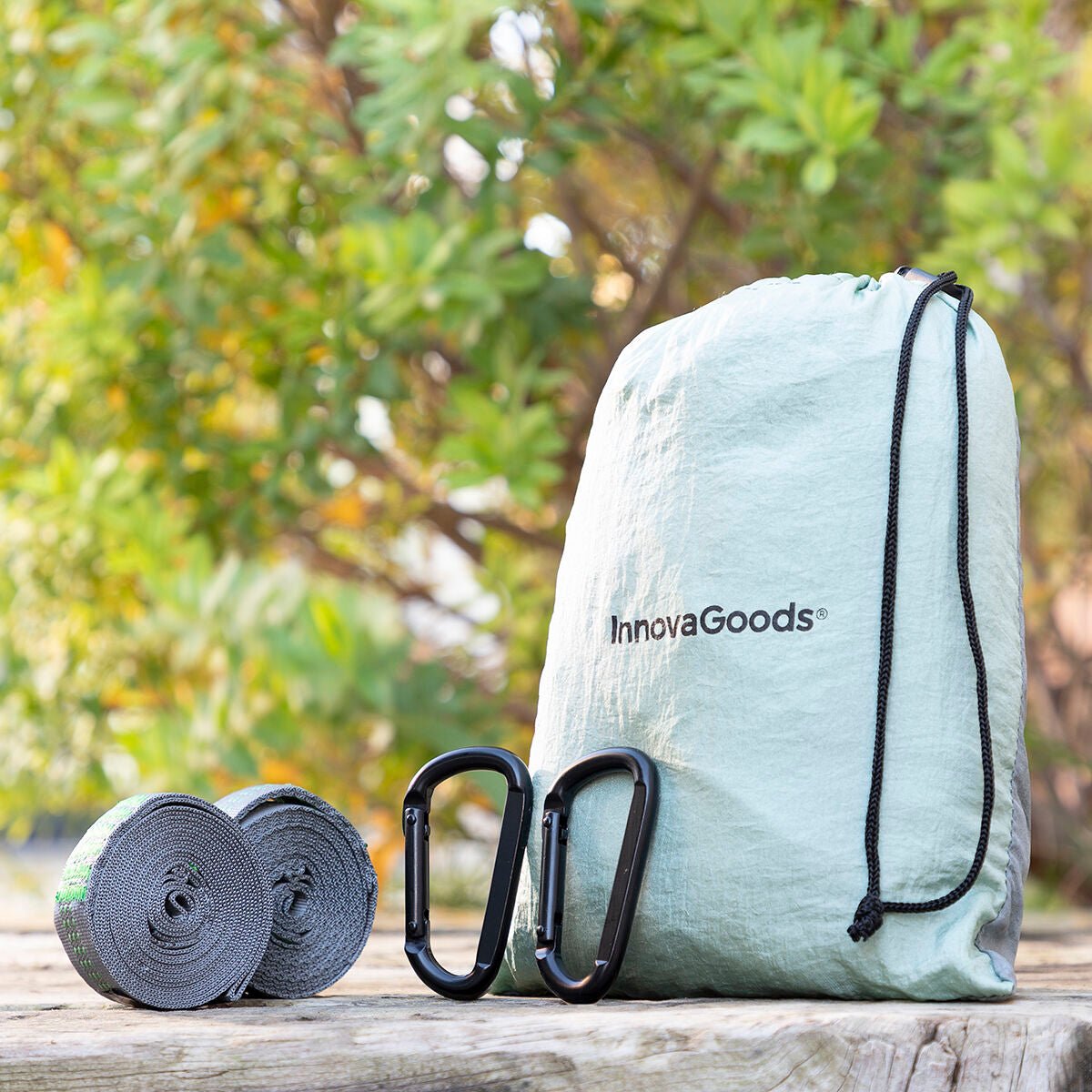 Close-up of a hammock with a built-in storage pocket holding a tablet, featuring the InnovaGoods logo.